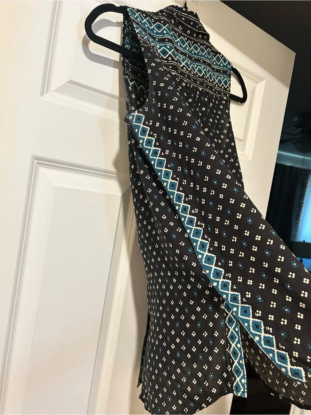 Anthropologie Akemi + Kin Black & Teal Sleeveless Button-Down Shirt - Picture 5 of 16